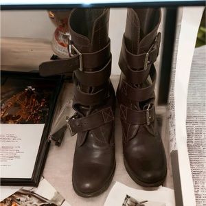 Preowned Celine brown leather boots with buckle